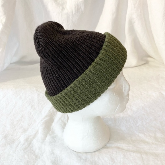 Polar Cuffed Beanie Toque - Picture 5 of 14